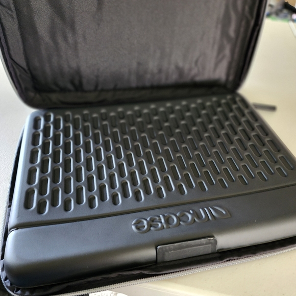 Incase Reform Tensaerlite Brief (13") - Picture 3 of 4